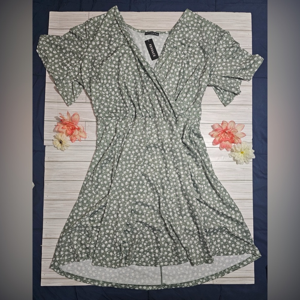 NWT Sage Green Floral Short Sleeve Wrap V Neck A-Line Midi Sundress